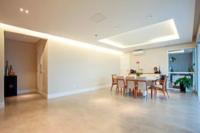 Imagem Apartamento 258M², 3Q, 3 Suítes, 2 Salas, 5 Banheiros, 4 Vagas, Varanda Gourmet, Academia, Piscinas, Churrasqueira, Salão de Festas e Jogos, Depósito.