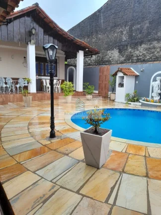Imagem Imperdível Casa à Venda em Itaipu, Niterói-RJ: 2 Quartos, 1 Suíte, 1 Sala, 3 Banheiros, 5 Vagas e 90m² de Área!