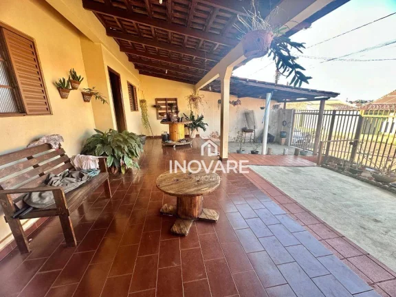 Imagem Casa com 3 dormitórios, 220 m² - venda por R$ 350.000,00 ou aluguel por R$ 2.500,00/mês - Alvorada - Araporã/MG