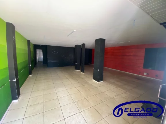 Imagem DELGADO aluga LOJA COMERCIAL no Centro de Itaborai, 160 m de área coberta e 130 m descoberta, Itaborai