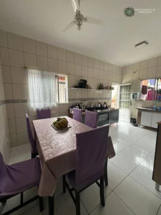 Imagem Casa com 5 dormitórios à venda, 200 m² por R$ 960.000,00 - Tupi - Praia Grande/SP