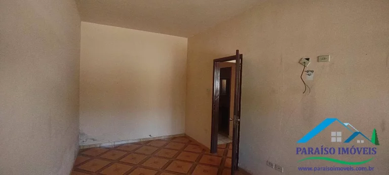 Imagem More no Centro de Paraisópolis - Casa com 3 dormitórios