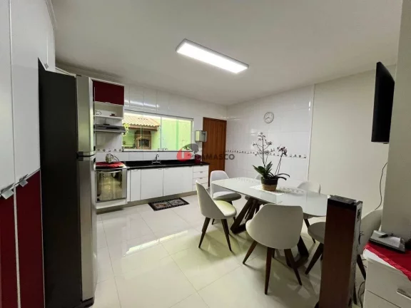 Imagem Sobrado à venda com 3 dormitórios (1 suíte) e 4 vagas de garagem - Bairro Santa Maria, São Caetano do Sul, SP