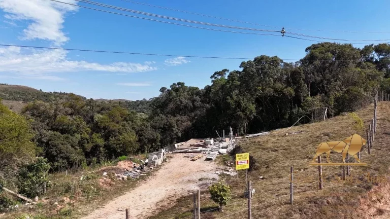 Imagem Terreno com 23.840m² no Parque da Ferradura Seu Refúgio em Campos do Jordão