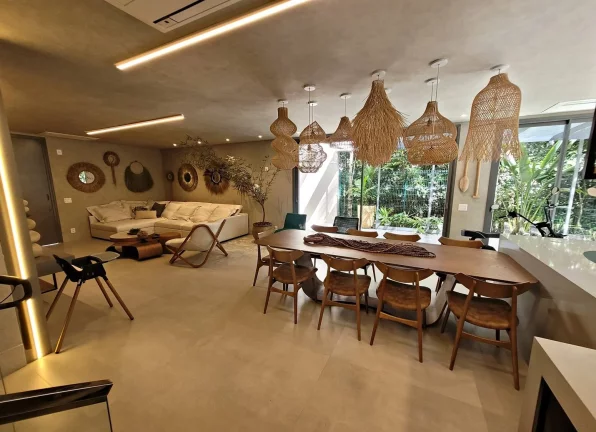 Imagem CASA DE CONDOMÍNIO FINAMENTE DECORADA À VENDA NA RIVIERA DE SÃO LOURENÇO.