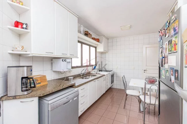 Imagem Cobertura no Brooklin: 278m² com Piscina Privativa e Quadra de Tênis