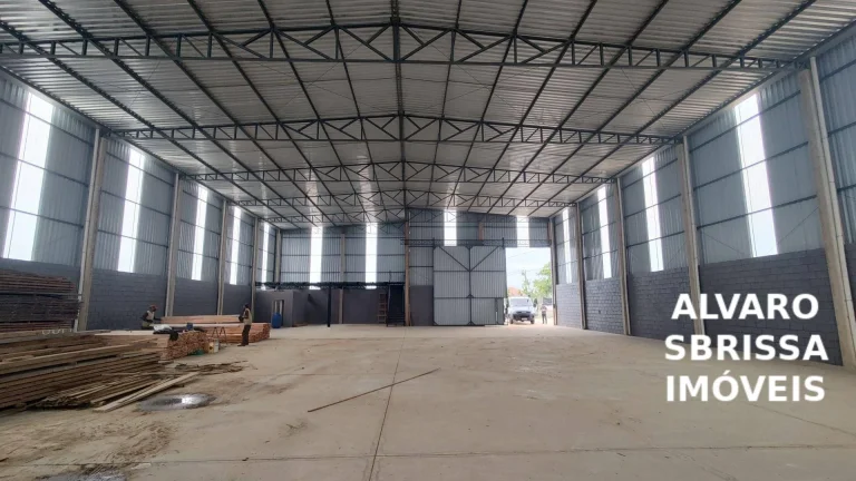 Galpão industrial de 780m² de área construída em Itu/SP terreno de 2.900m2 com grande páteo e estacionamento com escritório montado