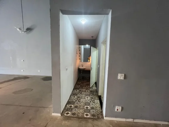Imagem Salão Comercial de 230m² à Venda ou Locação no Jardim Itaguaçu, Salto-SP: A Oportunidade que Você Procura!