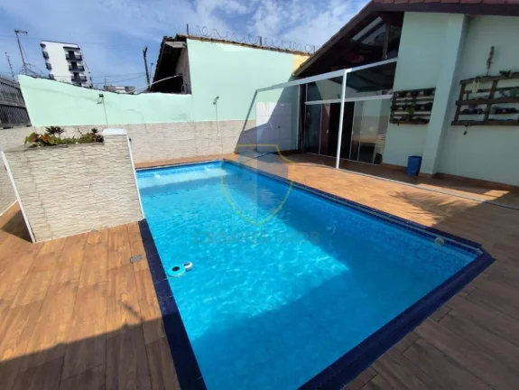 Imagem Casa 3 dorms sendo 1 suíte com Piscina e 6 vagas garagem