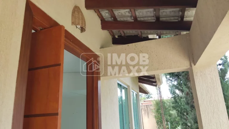 Imagem Casa de condomínio no Jardim Botânico, 4 quartos, 3 suítes, 360m², quintal de 1253m², venda adjudicada.