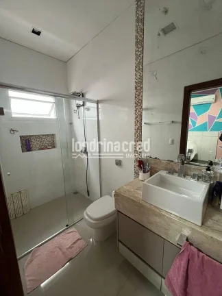Imagem Casa Térrea de Alto Padrão no Condomínio Pitanguá em Londrina, 3 Suítes, 279m² Construídos, Lazer Completo e Localização Privilegiada Próx. Catuaí