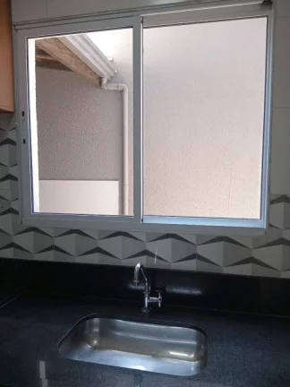 Imagem Sobrado de 2 quartos em condomínio para venda na Aviação, Praia Grande-SP: 1 banheiro, 1 vaga, 50,00 m².