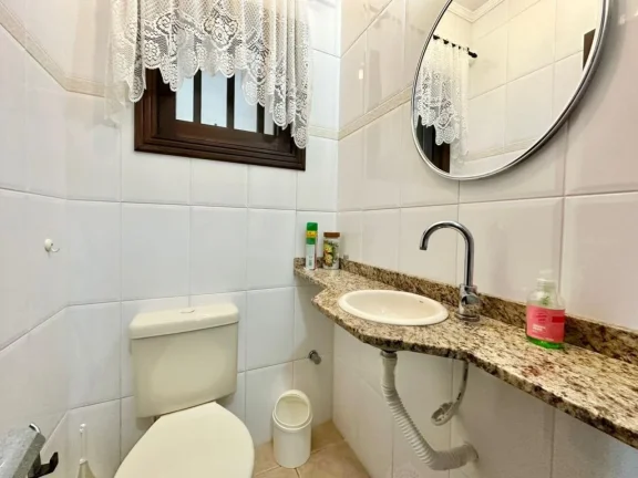 Imagem Sobrado 8 dormitórios - Bairro Capão Novo