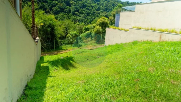 Imagem Declive com 490m² e vista eterna para APP