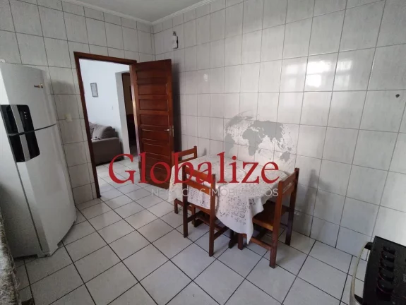 Imagem Casa com 3 dormitório aconchegante com garagem e quintal nas laterais e nos fundos bairro Radio Clube na ZN em Santos (SP) por R$.600.000,00 !