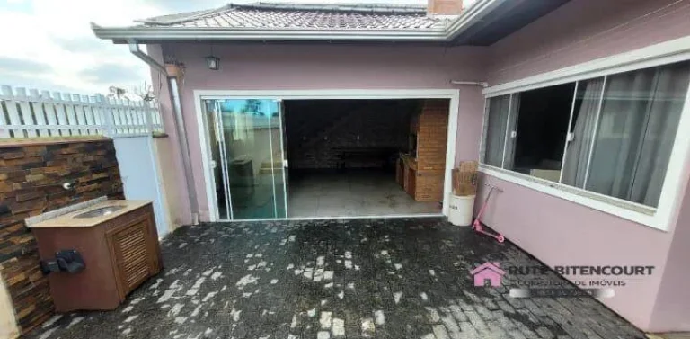 Imagem Excelente Casa em Alvenaria com Laje Mobiliada - Bairro Costeira