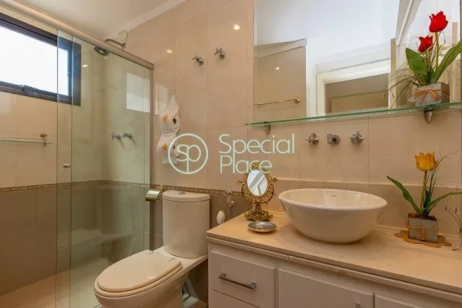 Imagem Cobertura duplex com lazer privativo, piso superior com ares de casa, possui um living amplo para tr...