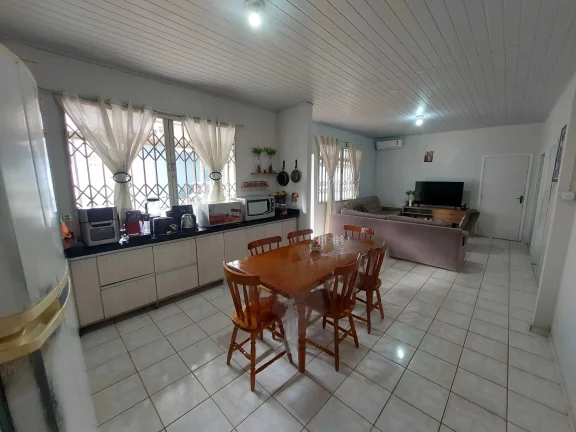 Imagem Casa com Edícula tendo 3 dormitórios sendo 1 suíte e 3 vagas no bairro São Marcos em Joinville
