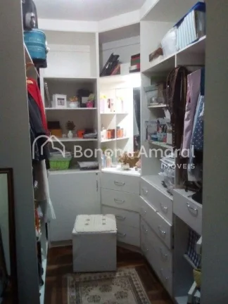 Imagem **Exclusiva Casa com 6 Quartos e Área de Lazer Completa em Condomínio de Alto Padrão**