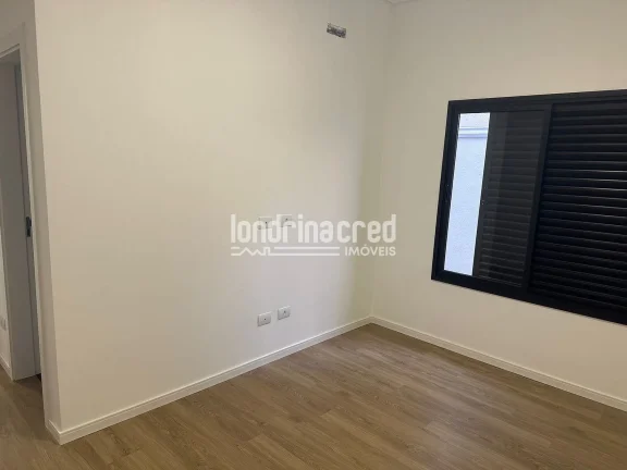 Imagem Desfrute de Conforto e Elegância na Linda Casa do Res. Golden Park II: 3 Dormitórios (2 Suítes), 3 Banheiros, 2 Vagas e Amplo Terreno de 250m²!