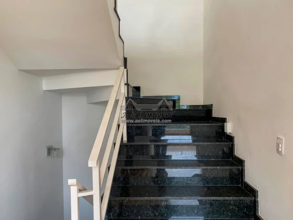 Imagem Casa à venda em Campos do Jordão – Com 4 dormitórios e vista exuberante