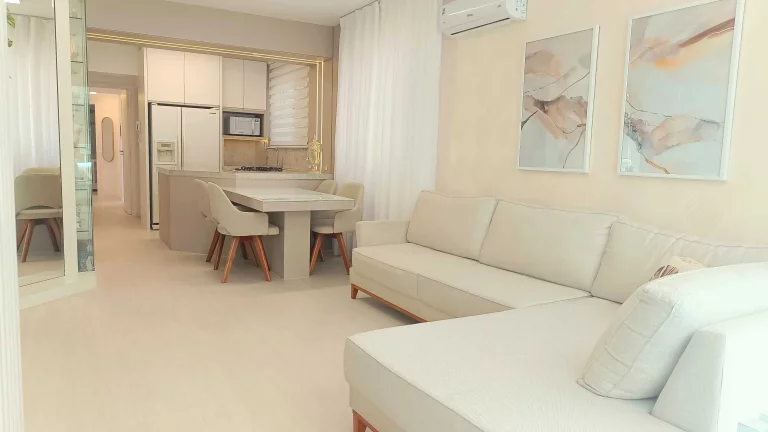 Imagem Apartamento com 3 dormitórios sendo 1 suíte e 1 vaga garagem no Centro de Balneário Camboriú