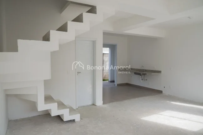 Imagem Casa a venda pronta para morar, na Praia das Cigarras em São Sebastião, localizada em condomínio ...