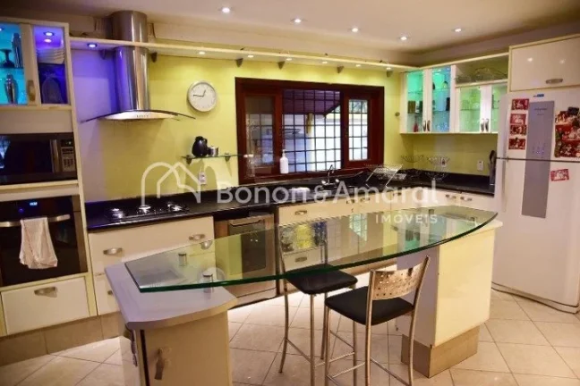 Imagem Sofisticação e privacidade em cada detalhe

Esta esplêndida residência oferece ambientes elegant...
