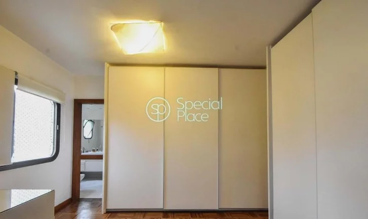 Imagem Ótimo apartamento com 320m² no Campo Belo, um por andar. Amplo living com varanda, home theather, ...