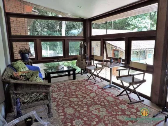 Imagem Casa com 4 dormitórios (2 suites) - Piscina, estúdio externo, SPA!