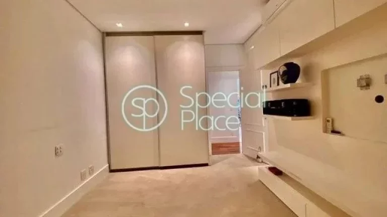 Imagem Lindo apartamento com 263m² de área privativa. São 4 dormitórios ( 4 suítes ) e 5 vagas na gara...