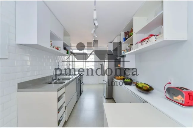 Imagem Apartamento reformado a venda em Rua tranquila de Pinheiros.