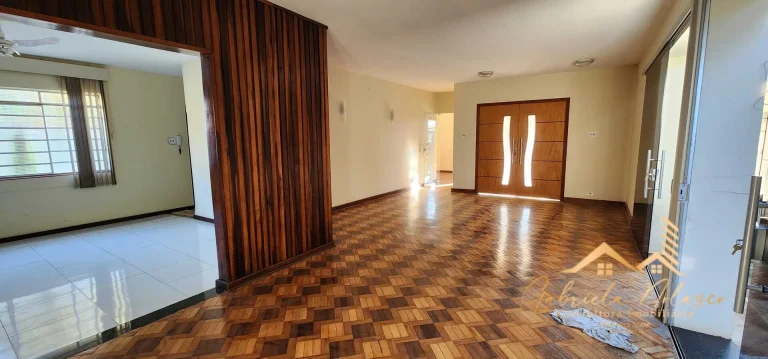 Imagem Linda Casa no centro de Mogi Mirim com 4 dormitórios