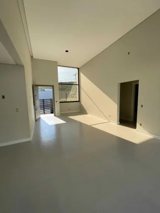 Imagem Casa alto padrão com 3 dormitórios sendo 1 suíte master e 2 vagas de garagem em Palhoça/SC