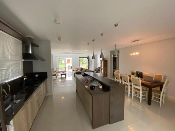 Imagem Casa em Condominio 5 Dormitórios - Bairro Atlantida