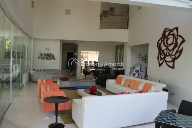 Imagem Casa em condomínio com 724 m² e 6 quartos