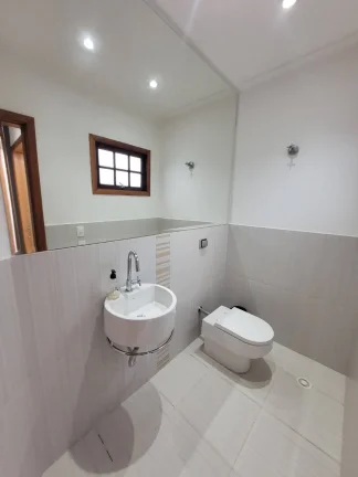 Imagem Sobrado Alto Padrao com 235m² 3 Dormitotorios com 5 Vagas de Gargens