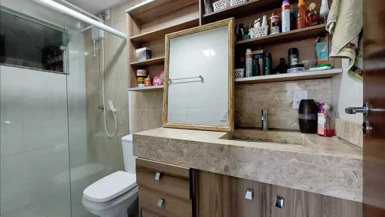 Imagem Apartamento com 3 dormitórios sendo 1 suíte e 2 vagas privativas no bairro Areias em Camboriú