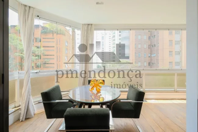 Imagem Maravilhoso apartamento duplex no Itaim Bibi com 394m².
