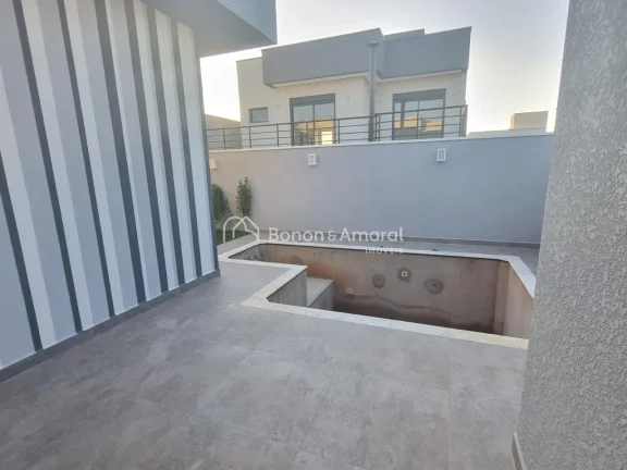Imagem Essa casa à venda no Parque Brasil 500, no condomínio Royal Garden, em Paulínia, oferece um excel...