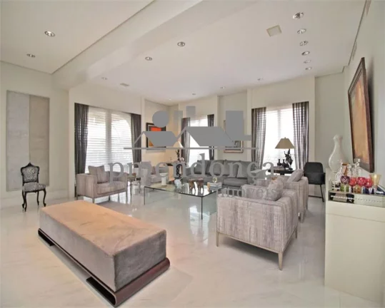 Imagem Apartamento com 700m² em prédio Nobre de Higienópolis.