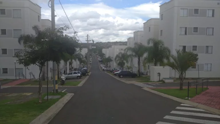 Imagem Apartamento Ótima Localização com 02 dormitórios, sala,, cozinha americana com armários, banhei...