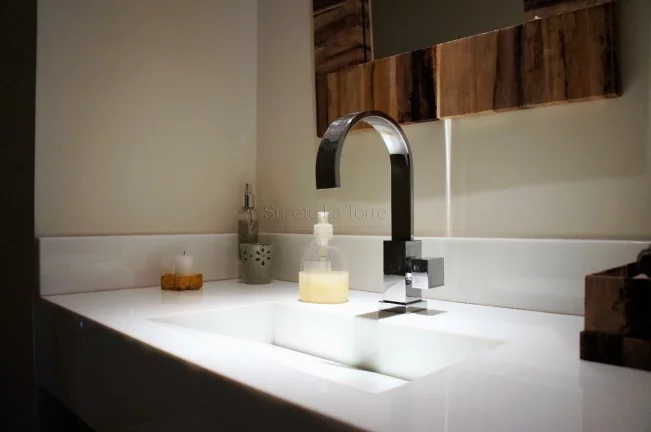 Imagem Apartamento de 191m², em andar alto. Living amplo com lareira e varanda gourmet. Possibilidade de i...