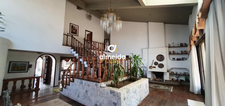 Imagem Casa 4 dormitórios à venda Centro Santa Maria/RS