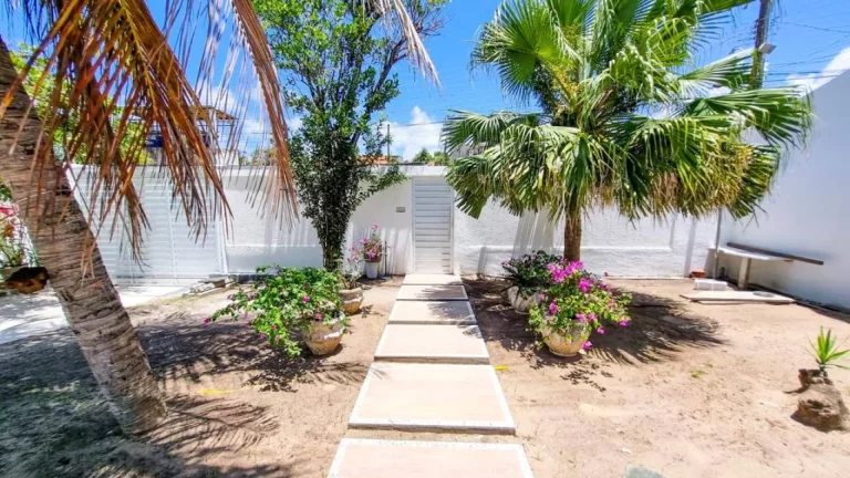 Imagem Casa de Rua no Robalo: 5 Suítes, Piscina e Salão de Festas à Venda