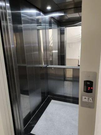 Imagem VENDO cobertura NOVA com 2 vagas.