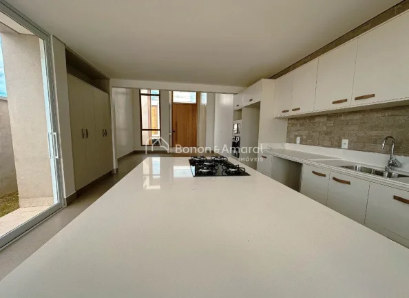 Imagem Casa de Alto Padrão com Projeto Contemporâneo e Acabamento Impecável

Esta casa de arquitetura co...