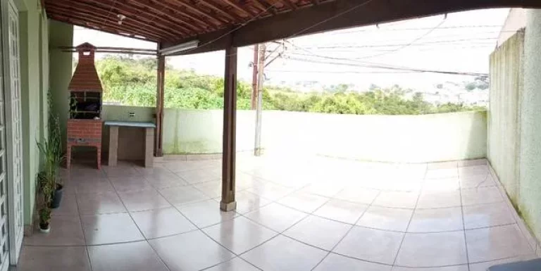 Imagem Sobrado com 235 metros de Construção 3 Dormitórios 2 Vagas de Garagens