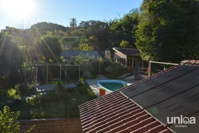 Imagem Sobrado com 04 dormitórios sendo 01 suite com closed e hidromassagem.