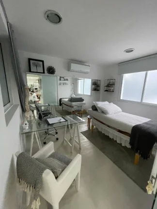 Imagem Casa Comercial Itaim Bibi - 200M², 8 Salas, 5 Banheiros.